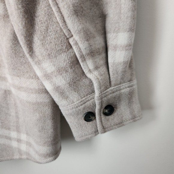 Everlane | The Italian ReWool Oversized Shirt Jacket in Taupe/Cream - Size L - Picture 10 of 13